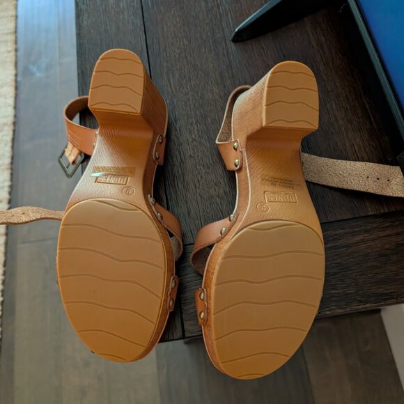 Dunes Women's Sayer Faux Wood Sandal NWOT - Picture 4 of 4
